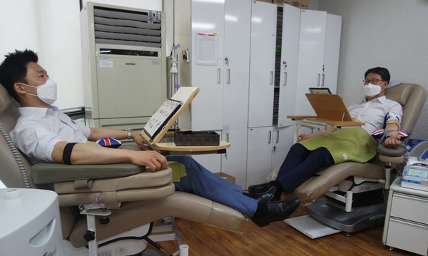 경기도장애인체육회(회장 이재명)는 지난 28일 코로나19 위기극복 차원에서 혈액부족 해소에 동참하는 단체헌혈을 했다.  ⓒ 뉴스피크