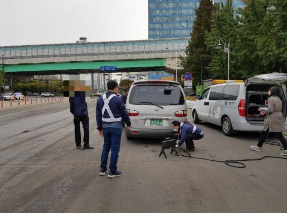인천시(시장 박남춘)는 미세먼지로 나빠진 대기질을 개선하기 위해 6월부터 올해 연말까지 경유 자동차를 대상으로 운행차 배출가스 특별점검에 나선다고 밝혔다. ⓒ 뉴스피크