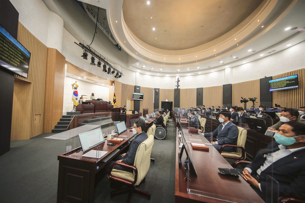 ▲ 화성시의회(의장 김경희)는 26일 제2차 본회의를 열고 제213회 임시회의 의사일정을 마무리했다. ⓒ 뉴스피크