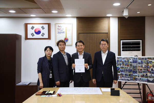 ▲ 남양주시가 민선 9기 출범 첫날 ‘헌법친화도시’ 선언과 함께 시민이 주인이 되는 시정 운영의 첫발을 내디뎠다. ⓒ 뉴스피크