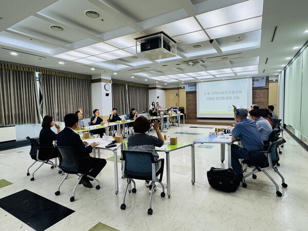 ▲ 6월 30일 시흥시청 글로벌센터에서 동 지역사회보장협의체 위원장 협의회의를 개최하고 있다.