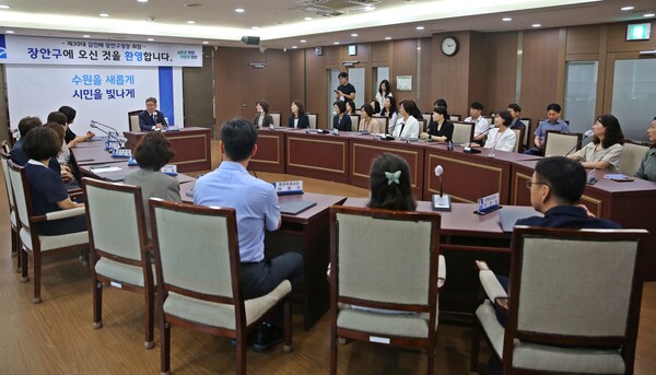 ▲ 수원시 장안구는 지난 1일, 김인배 수원시 안전교통국장이 제30대 장안구청장으로 취임하여 본격적인 업무를 시작했다고 밝혔다. ⓒ 뉴스피크