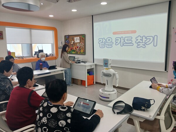 ▲ 오산시치매안심센터, 치매환자 인지자극 프로그램 「ICT브레인 기억교실」수료식 성료