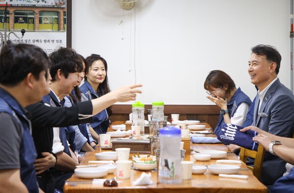 ▲ 남양주시(시장 최현덕)는 20일 전국공무원노동조합 남양주시지부(지부장 고영선)과 민선9기 출범 이후 첫 노사 오찬 간담회를 개최했다고 밝혔다. ⓒ 뉴스피크