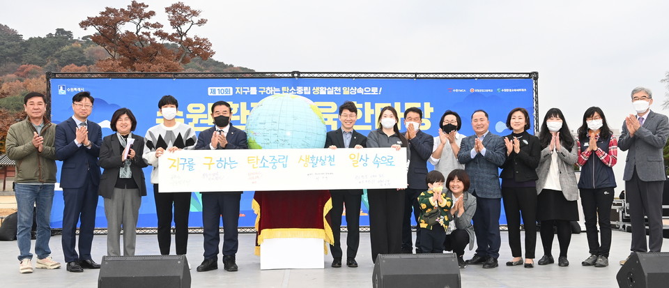 ▲ 12일 화성행궁 광장에서 '제10회 수원 환경교육 한마당' 행사가 진행되고 있다.