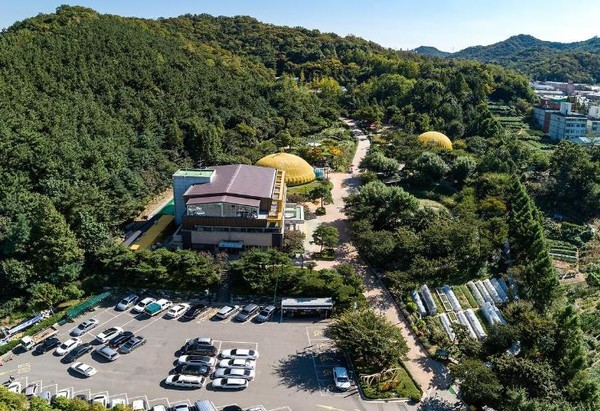 ▲ 인천 부평구(구청장 차준택)가 3일부터 인천나비공원 자연교육센터 기획전시실에서 멸종위기 식물·곤충 사진전을 진행한다. ⓒ 뉴스피크