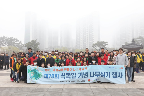▲ 인천 중구의회(의장 강후공)는 지난 6일 열린 제78회 식목일 행사에 참석했다고 밝혔다. ⓒ 뉴스피크