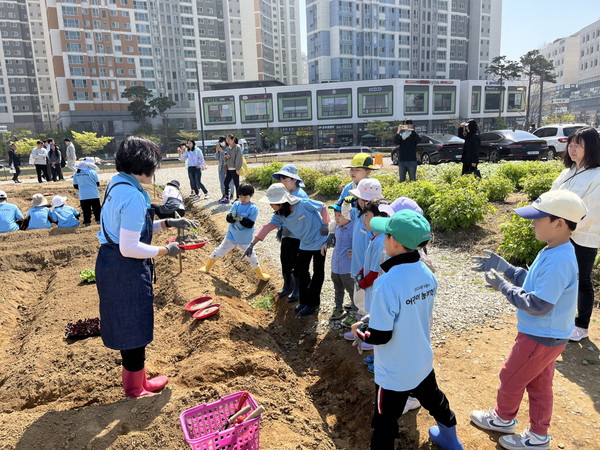 ▲  시흥시, ‘2024년 시흥시 어린이 농부학교’ 첫 수업 진행