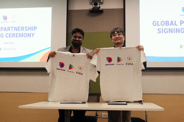 ▲ 서범강 한국웹툰산업협회장과 라리스 구디파티 Lalith Gudipati 대시툰 최고운영책임자 (COO) ⓒ 뉴스피크
