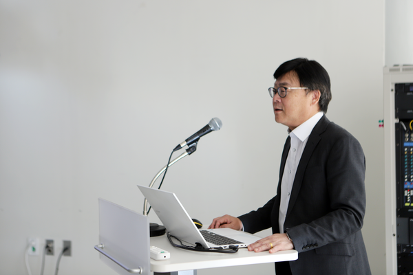 ▲중국 웹툰 산업의 현재를 발표하는 신형준 중국 하오툰 대표. ⓒ 뉴스피크