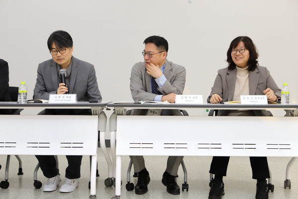 ▲ 토론에 참여한 서범강 회장, 김병수 교수, 김종옥 교수.(왼쪽부터) ⓒ 뉴스피크