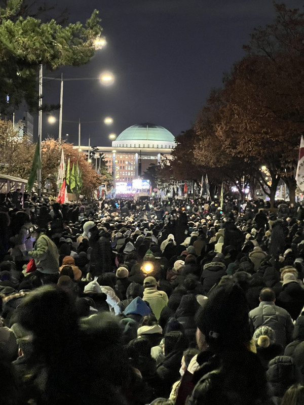 ▲ 2024년 12월 7일 국회 앞에 모인 100만 시민의 탄핵 외침! ⓒ 뉴스피크