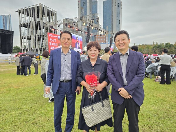 ▲ 인천 연수구시설안전관리공단(이사장 박희경, 이하 공단)은 체육사업팀 전미경 주임이 제30회 연수구민의 날 기념식에서 ‘모범 구민상’을 수상했다고 20일 밝혔다. ⓒ 뉴스피크