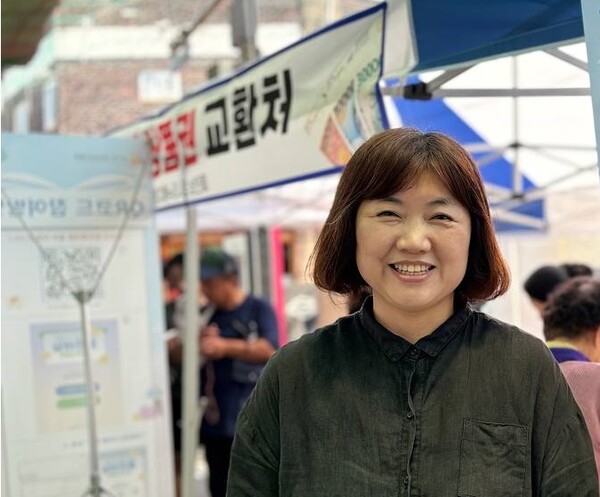 ▲ 임은지 수원정자시장 상인회 회장 “통큰 세일과 뽑기 이벤트 혜택 누리세요”