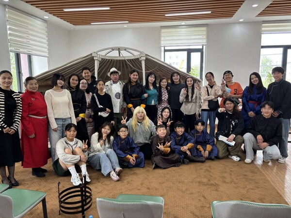 ▲ 평택시청소년문화센터가 위탁 운영하고 있는 평택시학교밖청소년지원센터(이하 꿈드림)가 지난 6월 22일부터 26일까지 4박 5일간 몽골 일대(울란바토르, 태를지국립공원)에서 ‘몽골문화탐방’ 캠프를 성공적으로 운영했다. ⓒ 뉴스피크
