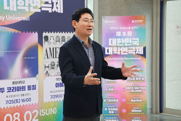 ▲ 이상일 용인특례시장은 21일 제3회 대한민국 대학연극제 본선 경연 작품 영점 관람에 앞서 대학연극인들을 응원했다.